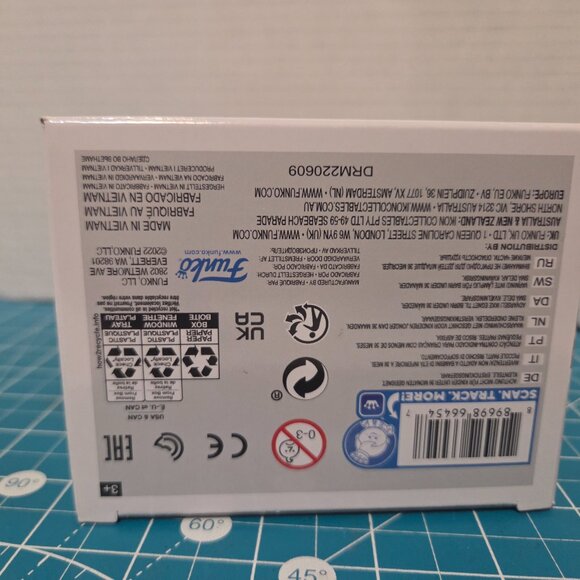 Funko POP Rocks Bella Poarch 289 Vinyl Figure - Picture 5 of 6